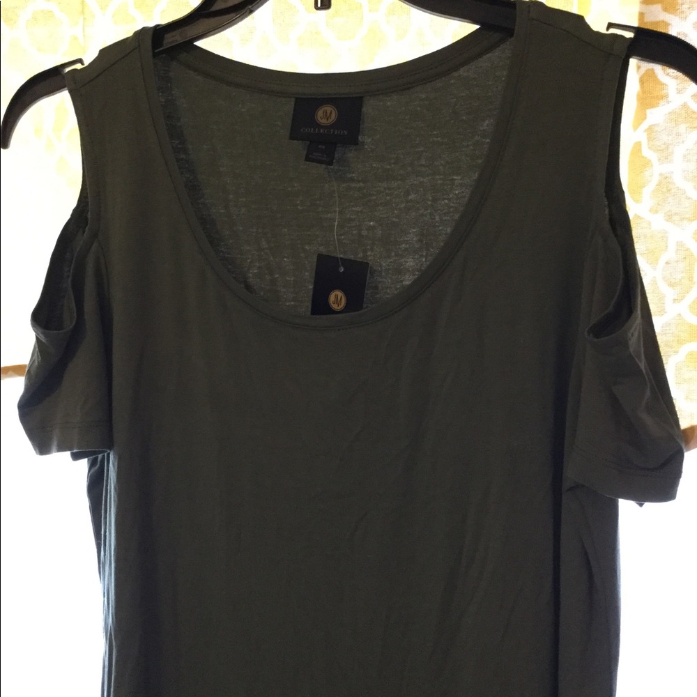 Shoulder-less Top